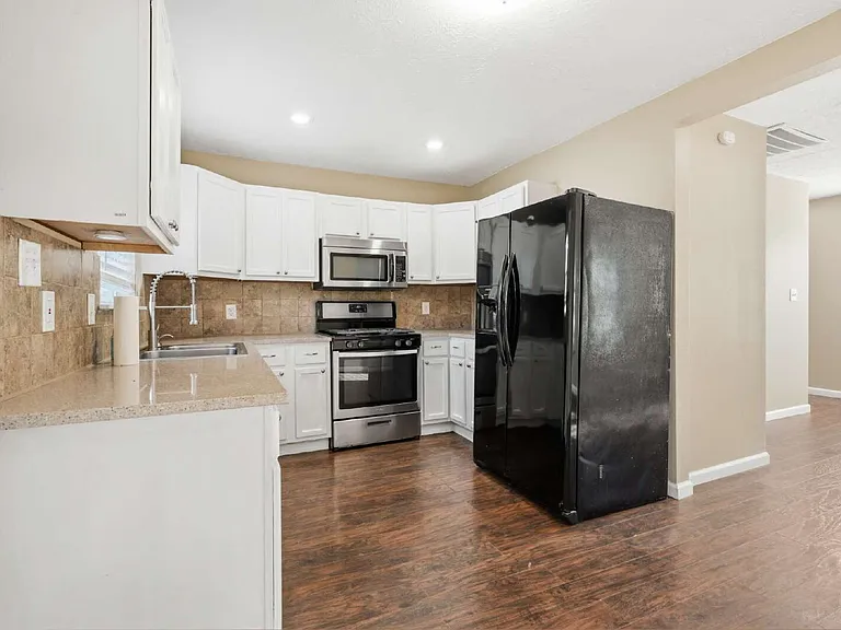 2102 N Galveston Ave — Photo 5