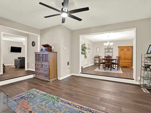 4th image of 299 Kennington Dr