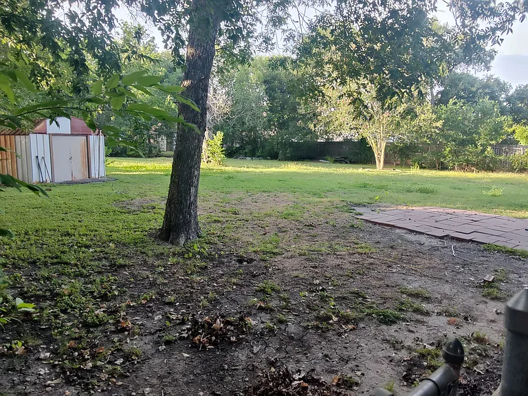 1113 W San Antonio St — Photo 3