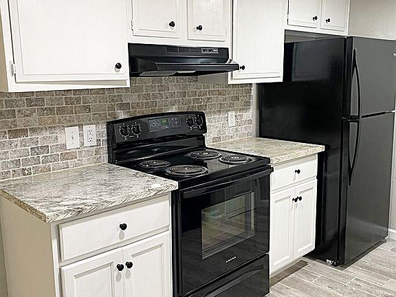 3rd image of 2700 N 16th St APT 6