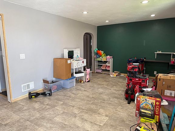 3rd image of 1252 N Martin Rd