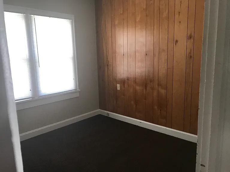 211 W South St — Photo 4
