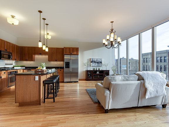5th image of 215 10th Ave S Unit 325
