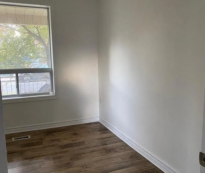 37 Gillespie Ave #MAIN FLOOR — Photo 11
