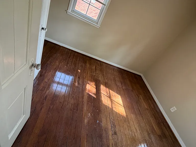 3851 Brewster St — Photo 15