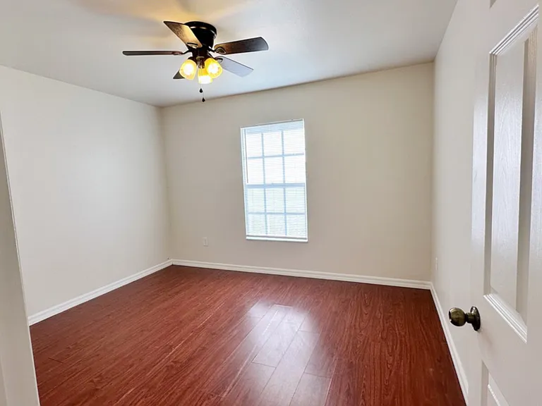 2034 NE 8th Pl — Photo 10