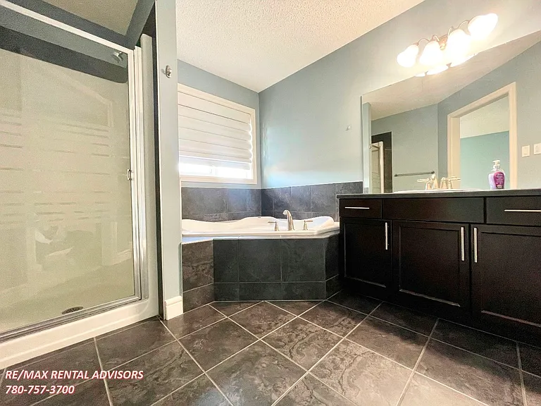 2429 Austin Cres SW — Photo 19