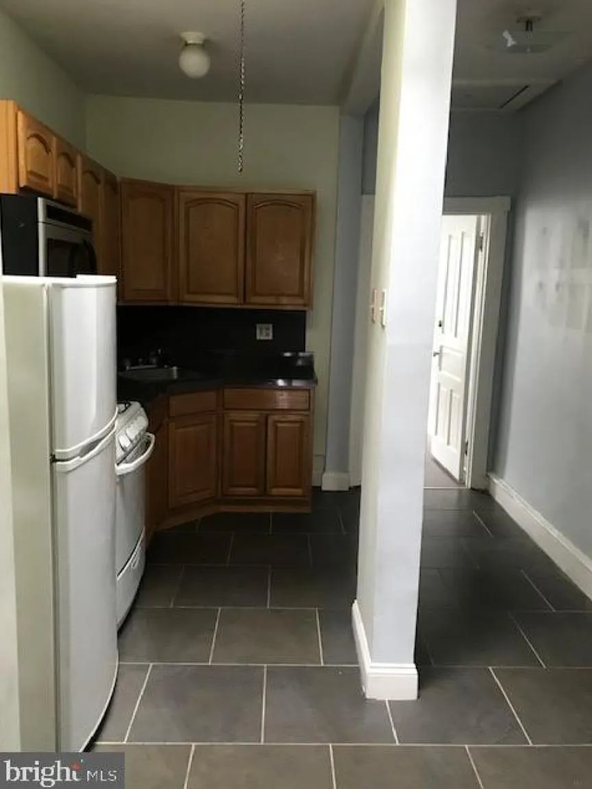 2 bed, 1000 sqft, $1,600 — Photo 4