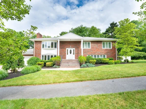 5 Albemarle Rd, Norwood, MA 02062