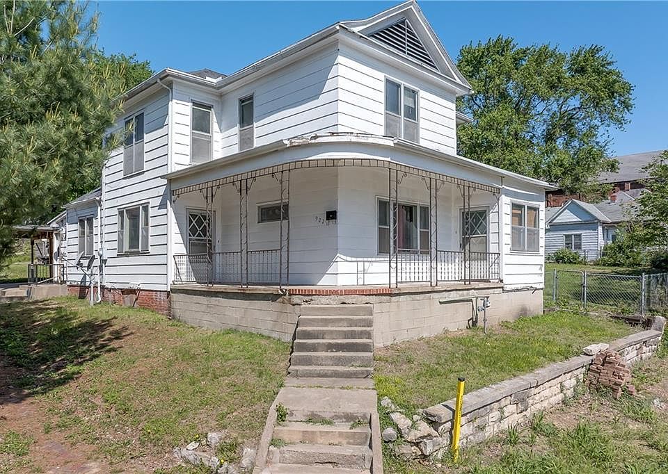 1st image of 922 S 15th St