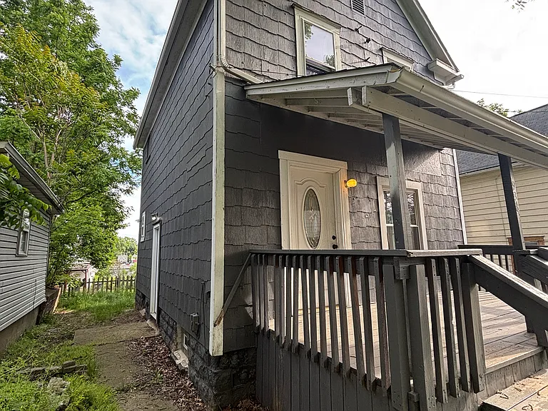 936 Ella Ct — Photo 2