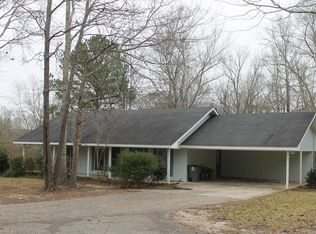 992 Elks Lake Rd #A, Hattiesburg, MS 39401