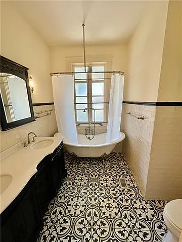 8012 Burthe St — Photo 15