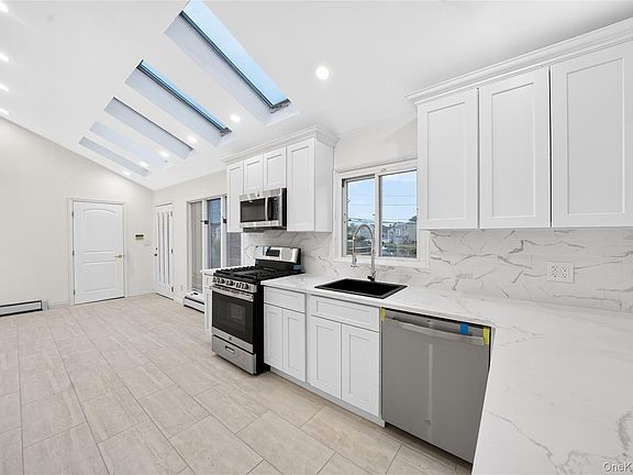 4th image of 3402 Elliott Boulevard