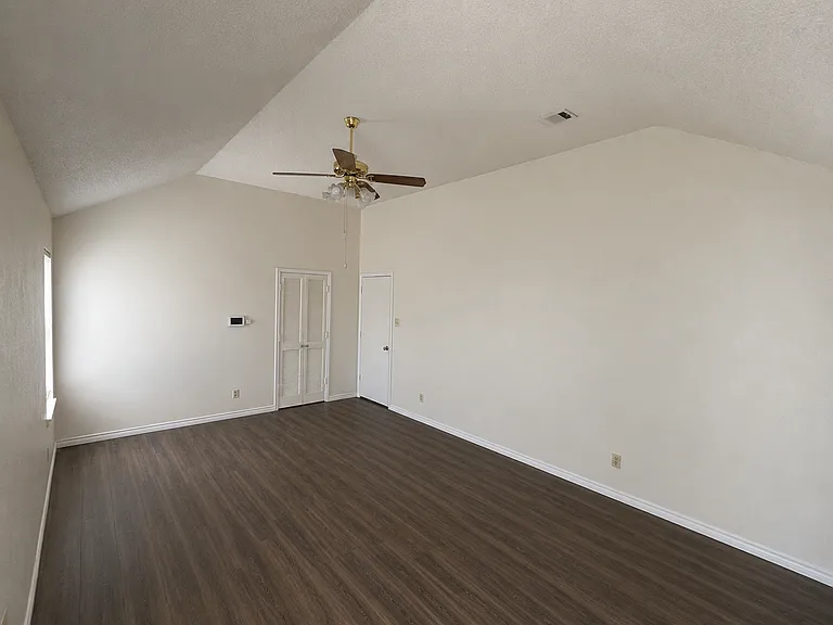 2881 Fenwick St — Photo 16
