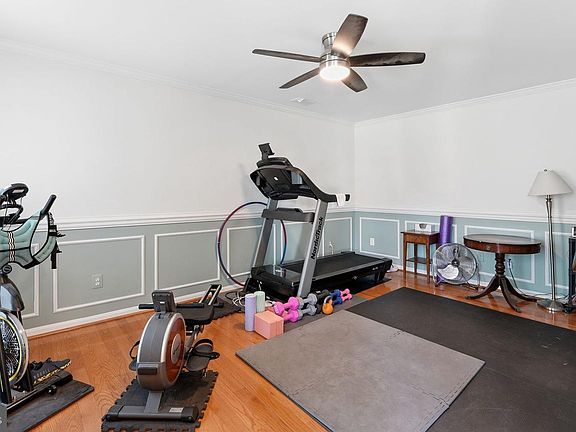 4th image of 10275 Racquet Cir
