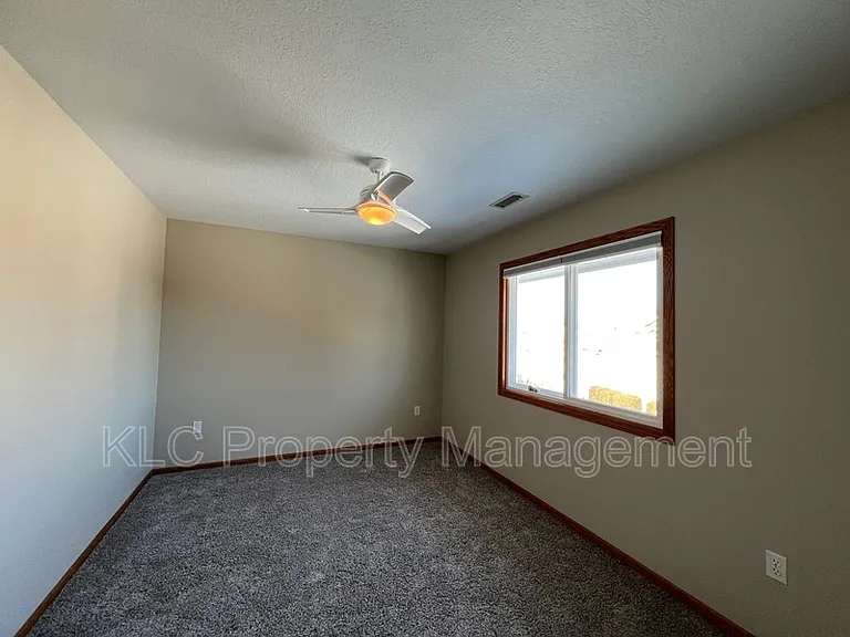15177 Hawthorn Dr — Photo 15