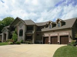 12910 NW 58th St, Parkville, MO 64152
