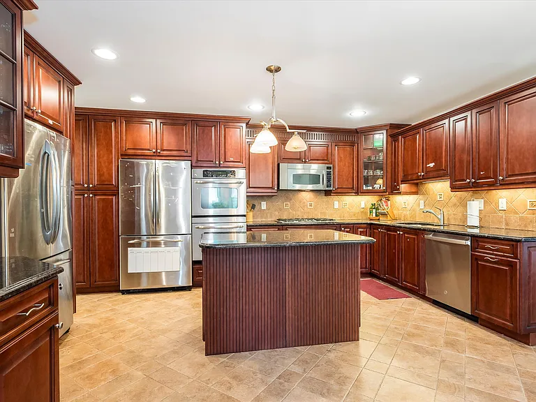 16 Norwood Ave — Photo 14