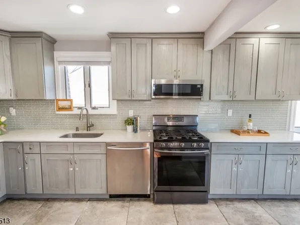 40 Winslow Ter, Fair Lawn Boro, NJ 07410