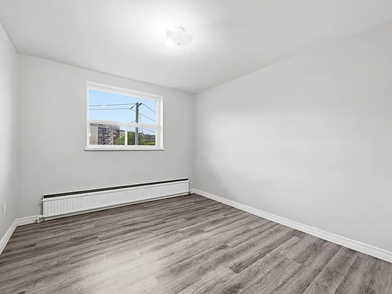 418 Whitney Ave — Photo 8