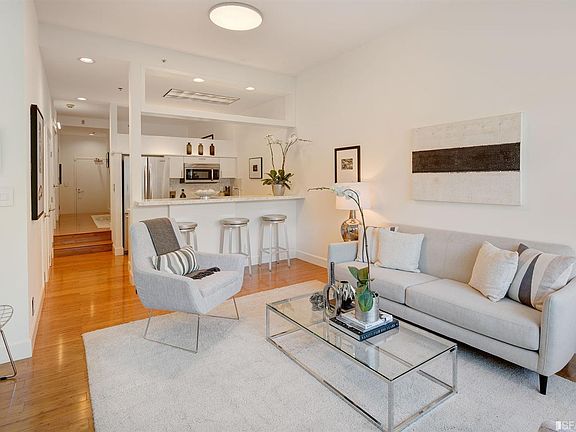 3rd image of 220 Lombard St APT 221