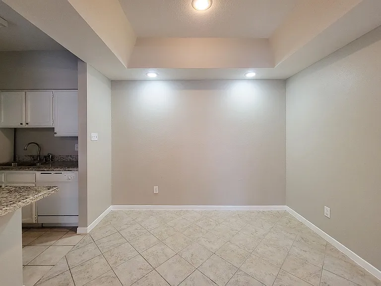 4041 Drake St #116 — Photo 11