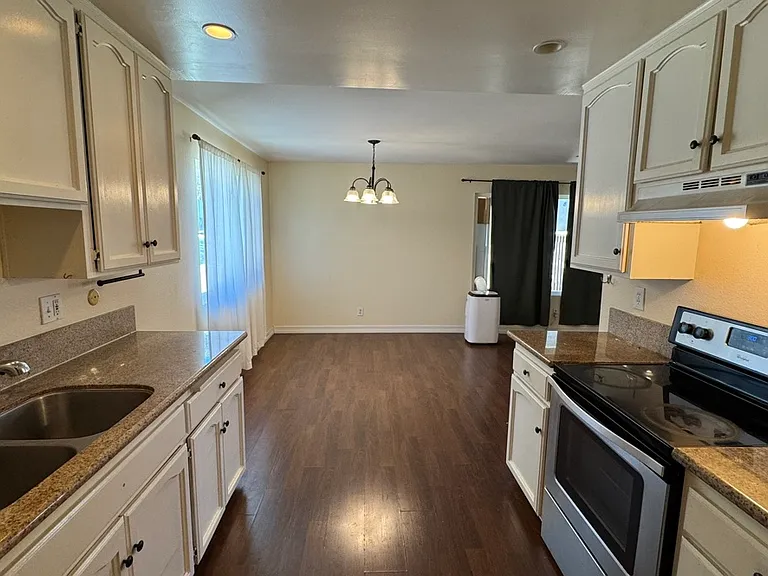 5828 Riley St — Photo 32