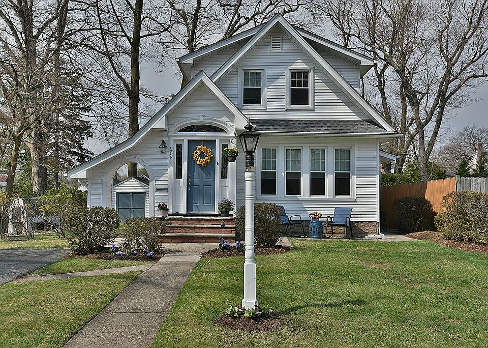 1st image of 205 Highland Ave