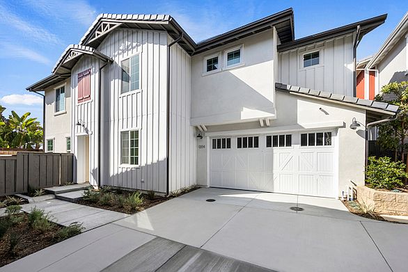 1204 East Cove Place