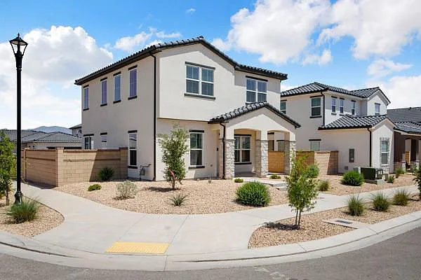 Unit Photo - 672 W Canyon Pine Dr