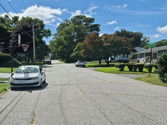 5th image of 93 Fernhill St