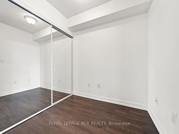 5th image of 812 Lansdowne Ave #908