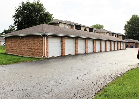 5th image of 13434 E Circle Dr APT 406