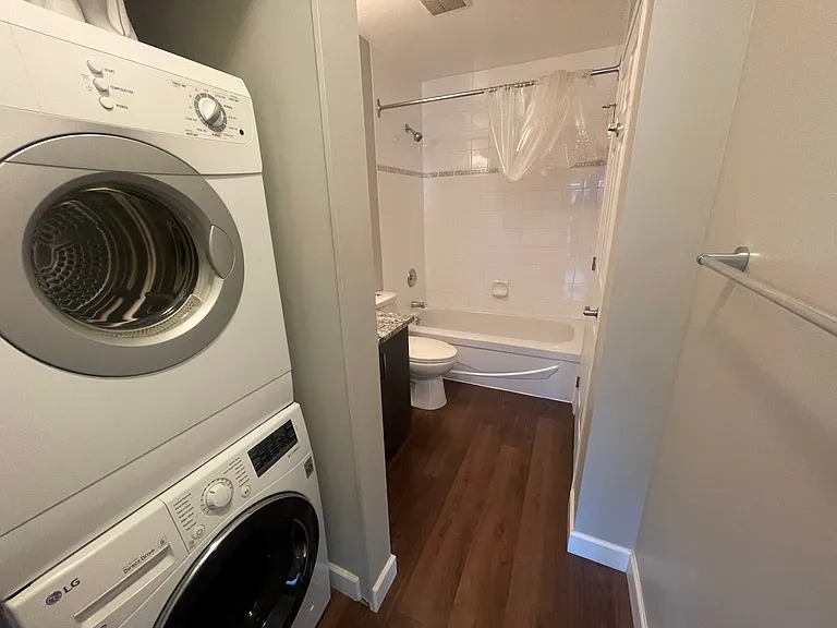 1028 Alberni St #406 — Photo 8