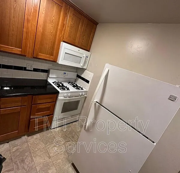 1615 W St #8 — Photo 1