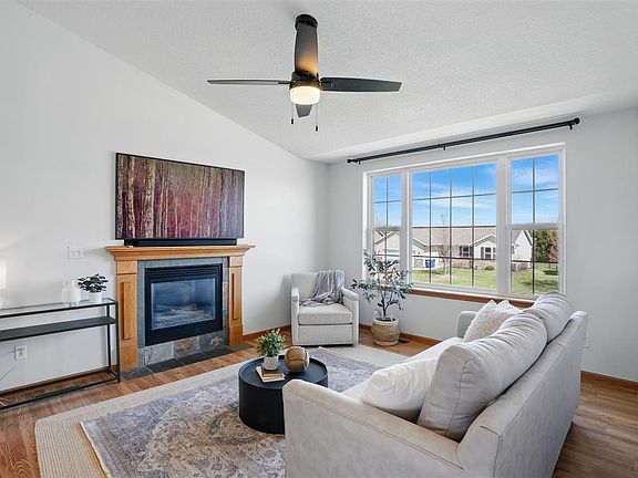 5th image of 215 Cattail Ln