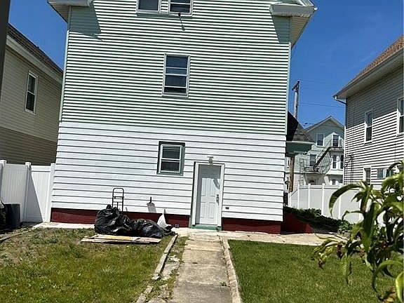 3rd image of 72 Baldwin St