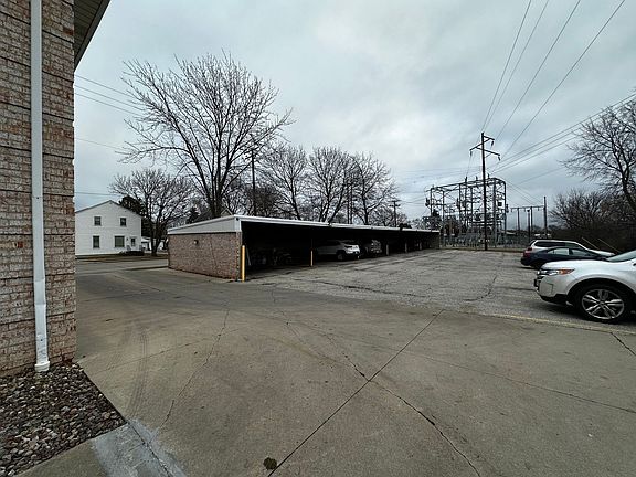 5th image of 207 Fort Howard Ave #10
