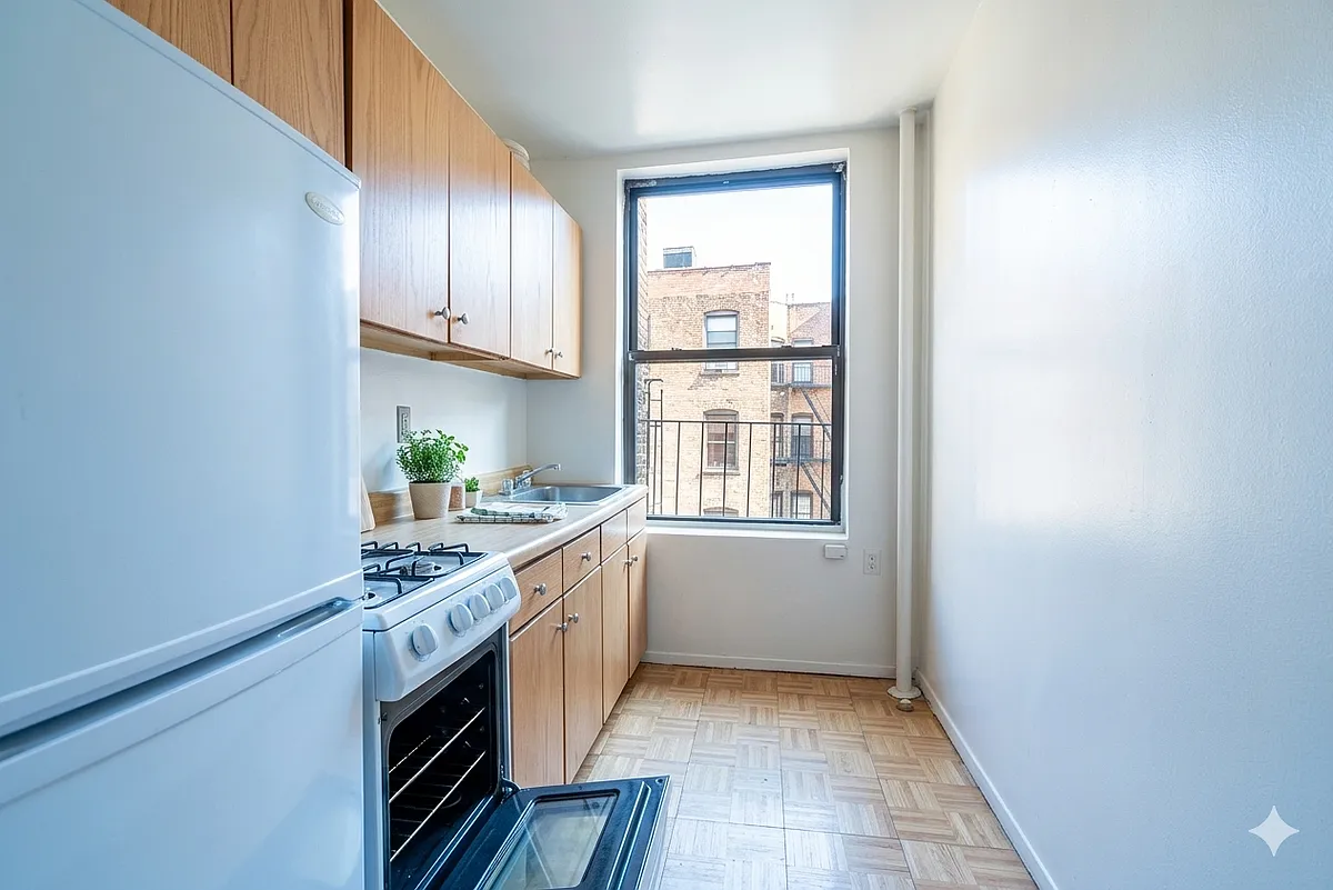 Building Photo - 325 E 89th St #4E