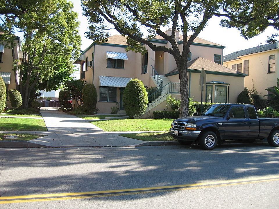 1st image of 823 E Doran St
