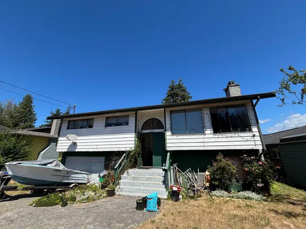 5762 Spindrift St, Sechelt, BC V7Z 0L8