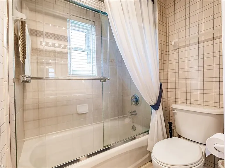 7859 Berkshire Pines Dr — Photo 31