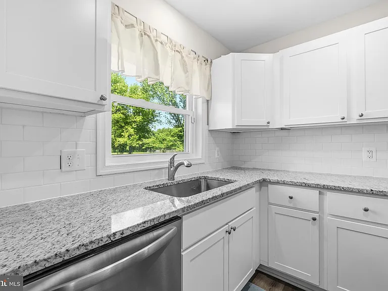 12712 Grosstown Rd — Photo 8