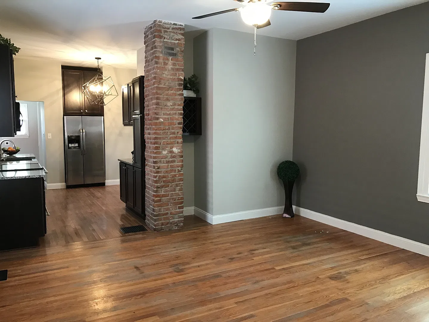 Large Renovated Home Located in the Heart of the Hill! — Photo 4