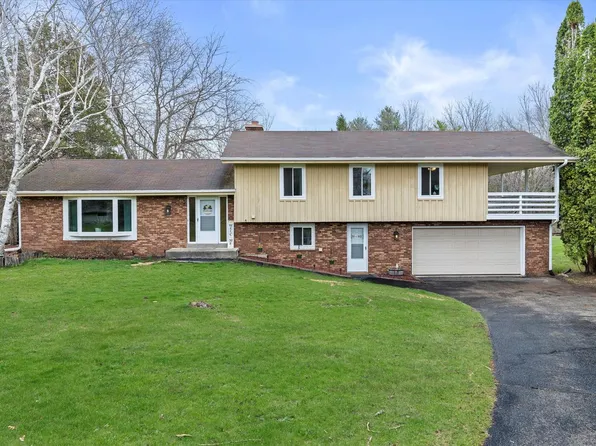 116 South Oakshire DRIVE, Summit, WI 53066