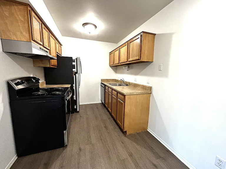 Charter Oaks Apartments — Photo 262