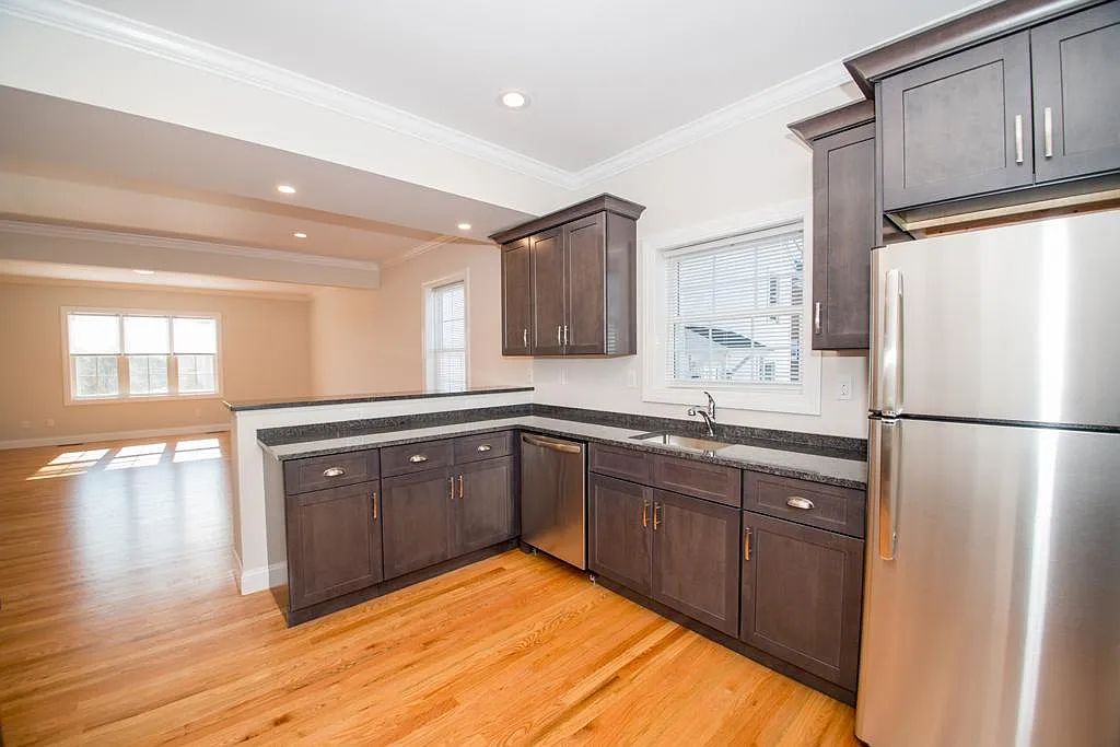2 bed, 2.5 bath, 1300 sqft, $3,100 — Photo 3
