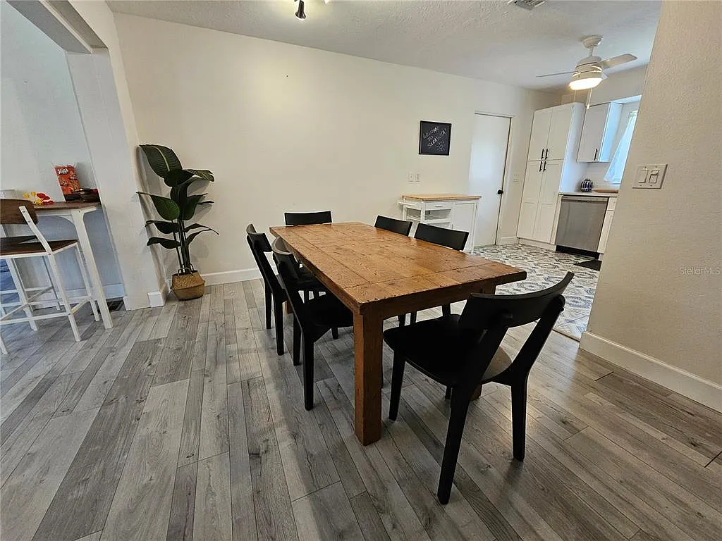 2 bed, 2.0 bath, 1585 sqft, $3,000 — Photo 3