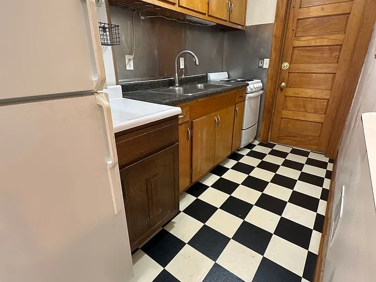 1202 Chandler St. — Photo 1